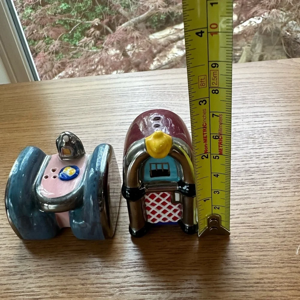 Jenny Berta Collectibles Salt Pepper Shaker Jukebox Set VGUC